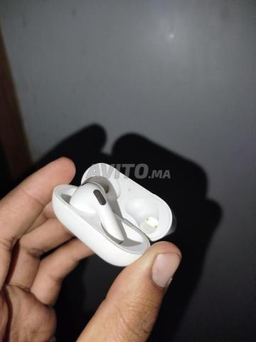 Airpods original d'iPhone, une seule oreillette disponible - 2