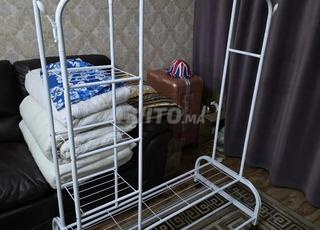 Portant à vêtements de très haute qualité avec étagères et roulettes