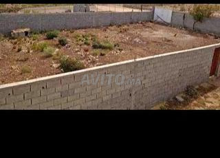 Terrain R1, grand, titré et équipé pour la construction