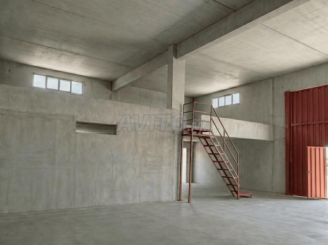 Local Commercial Grand Volume sur Route Principale - 2