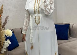 قفطان كريب أنيق بالطرز كاطفيل و كمام ثليجة حرة با