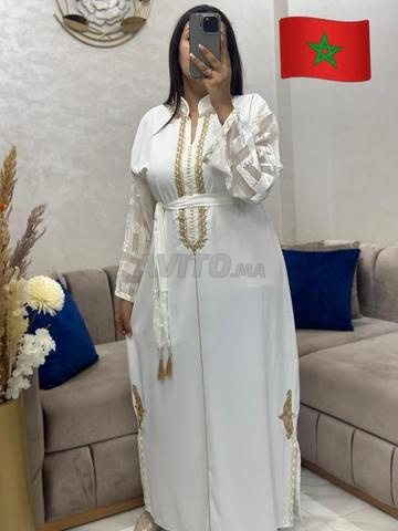 قفطان كريب أنيق بالطرز كاطفيل و كمام ثليجة حرة با