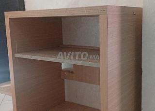 صندوق تخزين خشبي على عجلات