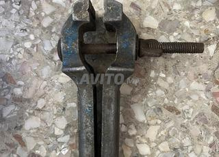 Étau à main vintage – (travail de précision)