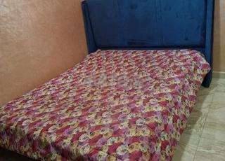 Chambre à coucher, matelas et cadre