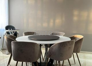 Table à manger ronde (135 cm) état neuf