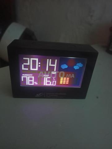 ساعة رائعة تعطيك التاريخ ودرجة الحرارة وكل شيء تريد