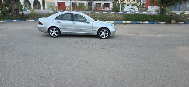 Mercedes-Benz 220 Diesel Automatique 2004 à Nador