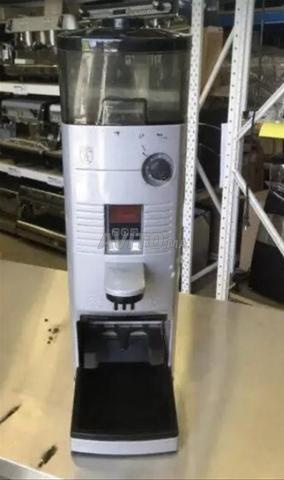 مطحنة قهوة أوتوماتيكية