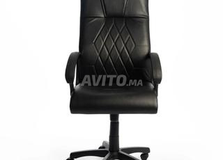 Chaise pratique au design simple pour une utilisation quotidienne