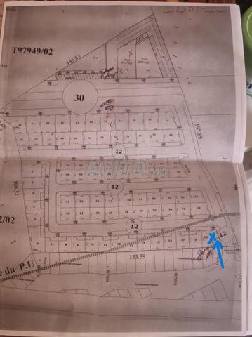 Terrain titré avec deux façades à vendre