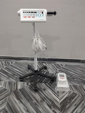 حاقن مواد التباين