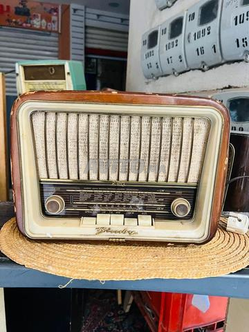 Radio en bois de marque allemande GRUNDIG Khdam Amarch