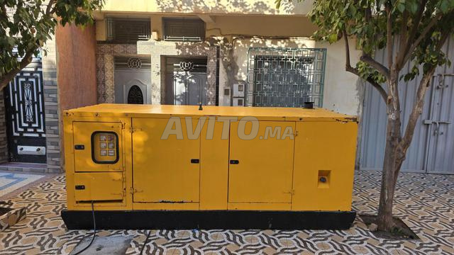 مولد كهربائي