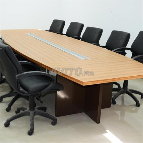طاولات اجتماعات عملية بتصميم احترافي