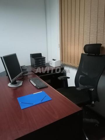 مكتب إدارة مع كرسي - حالة جيدة جدا