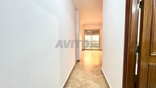 شقة للإيجار في المثلث الذهبي - 2