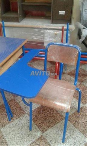 Chaises d'école avec table d'écriture
