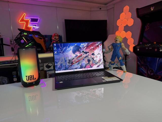 Asus ViVobook 15 OLED i7-1255u 16GB ram 1TB