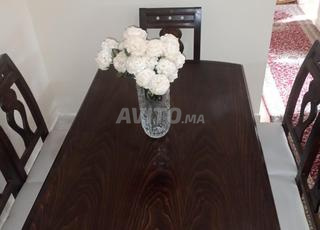 طاولة الأكل تتكون من 6 كراسي خشب