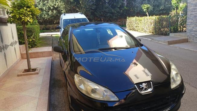 voiture très bon état en noir 