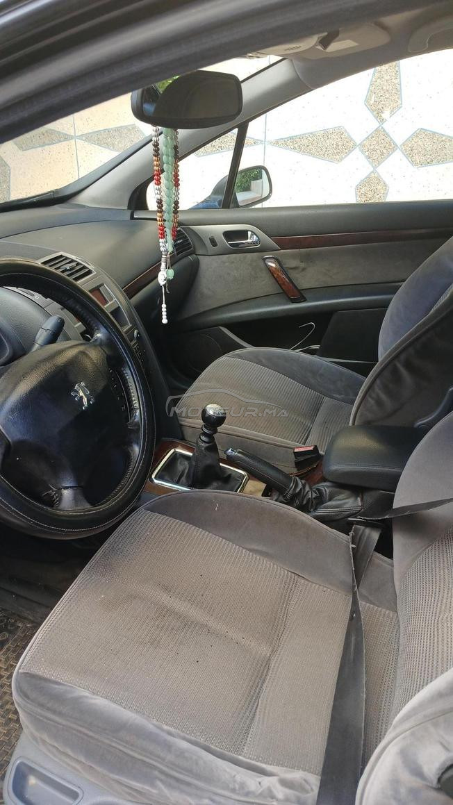 voiture très bon état en noir 