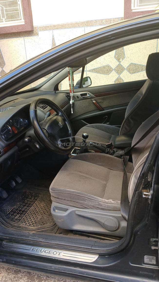 voiture très bon état en noir 