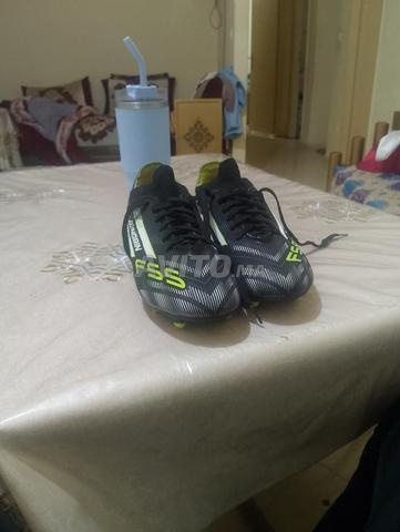 حذاء رياضي في حالة ممتازة