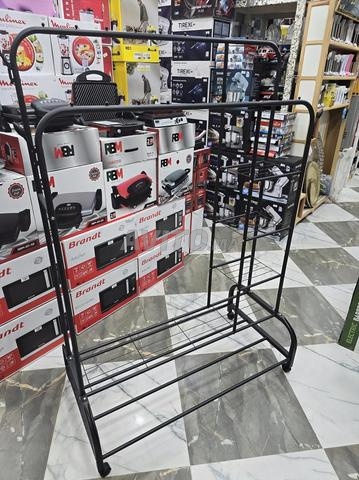 علاقة الملابس مصنوعة من حديد عالي الجودة ومتينة