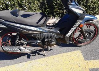 دراجة نارية مستعملة مازالت نقية