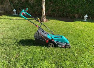 جزازة كهربائية للعشب والحديقة