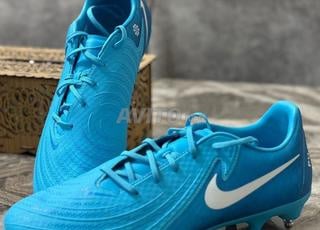 Vente d'espadrilles de foot et jordan