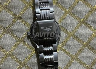Cette montre sur la photo est de marque Lotus (quartz)