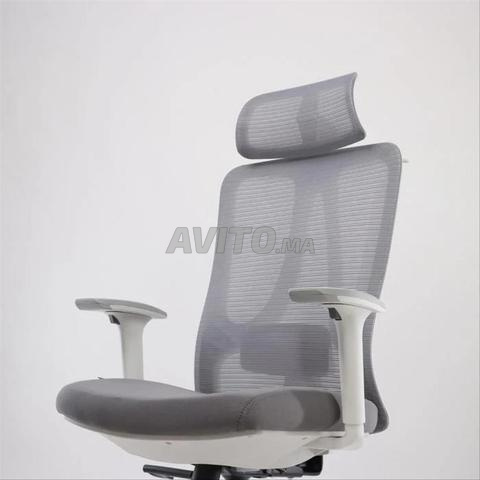 كرسي مستورد بتصميم أنيق واستعمال عملي