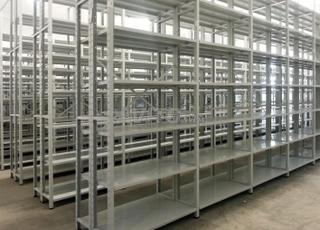 أرفف معدنية