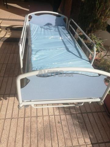 سرير طبي كهربائي