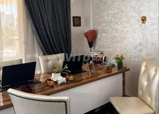 مكتب لشخصين مجهز للإيجار