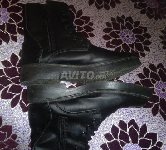 Chaussures en cuir noir portées une seule fois en excellent état - 2