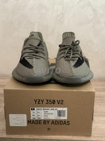 Yeezy 350 V2 Granite مقاس 46 2/3