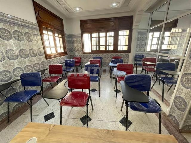 Chaises iso avec écritoire