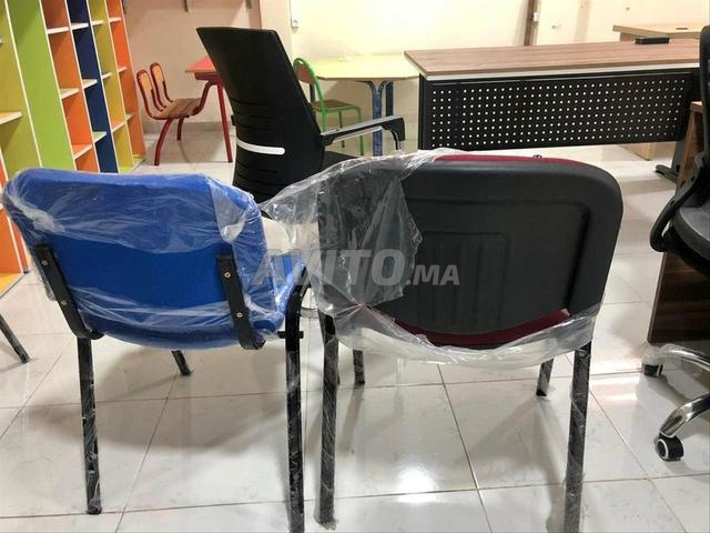 Chaises ISO avec tablette d’écriture robustes