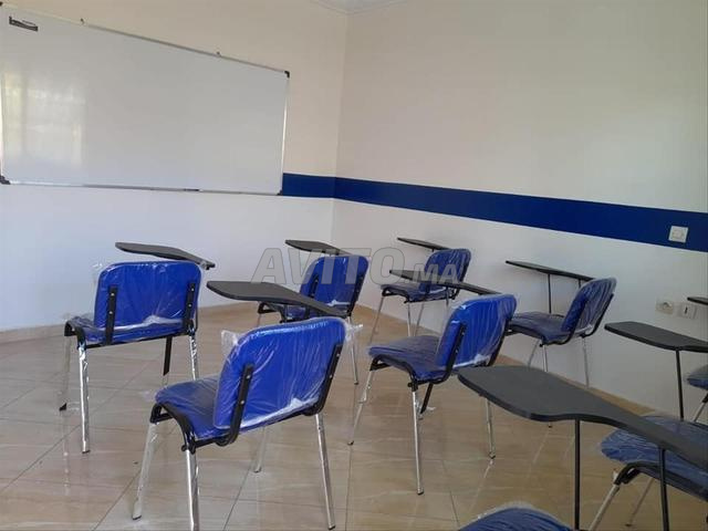 Chaises ISO avec écritoire pratiques