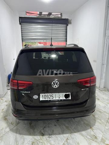 فولكس فاجن توران ديزل أوتوماتيكية 2017 في الفنيدق - 2