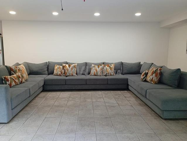 صالون عصري كامل وجميل جدا