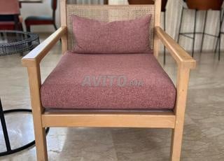 Deux fauteuils en bois massif (hêtre) et canage