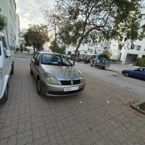 سيارة بحالة جيدة للبيع.