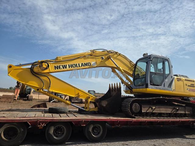 Pelle hydraulique New Holland E215 – Année 2008