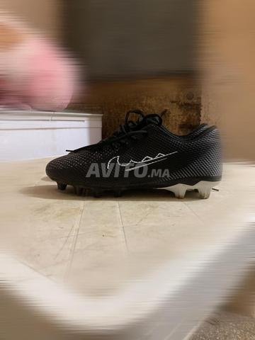 حذاء كرة القدم جديد توصيل إلى جميع المدن