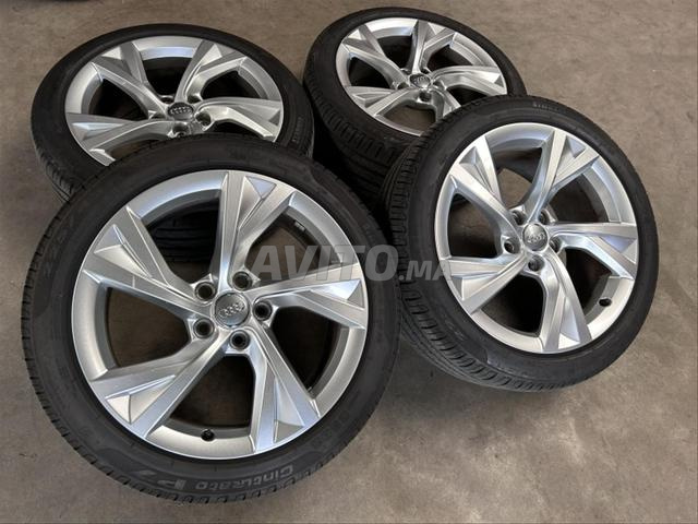 جنوط 18 ° Audi الأصلية مع إطارات شبه جديدة