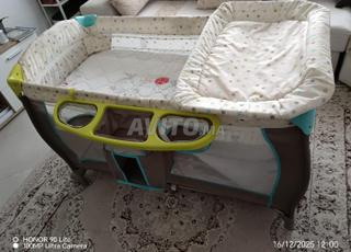 Lit parapluie HAUCK bon état et matelas